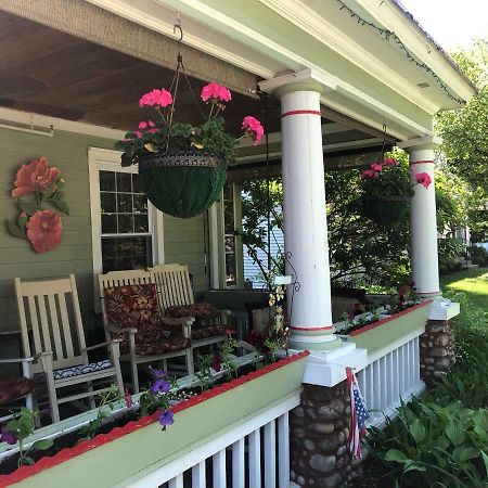 The Red Hook Country Inn, An "Old Rhinebeck" Bed & Breakfast Eksteriør billede