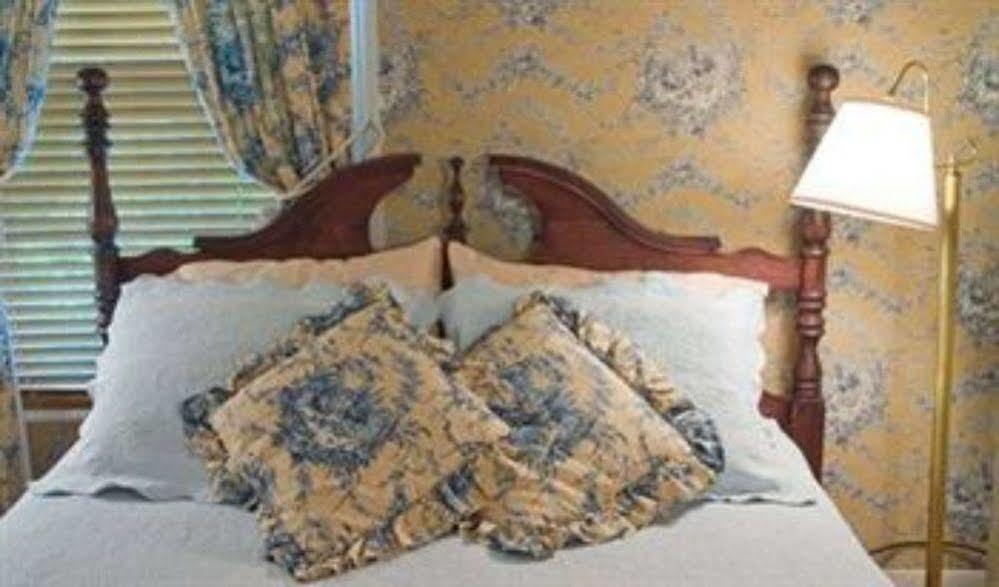 The Red Hook Country Inn, An "Old Rhinebeck" Bed & Breakfast Eksteriør billede