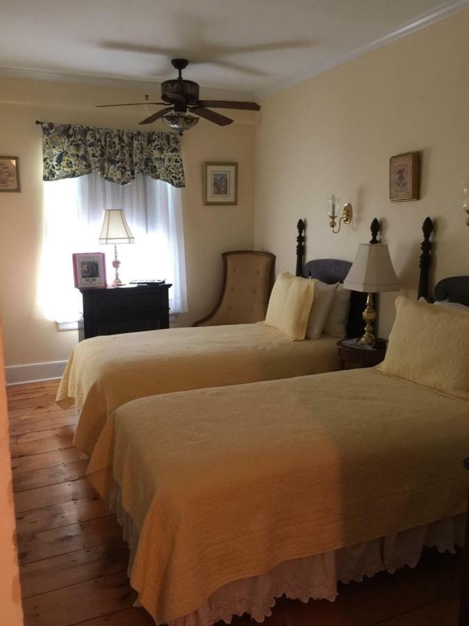 The Red Hook Country Inn, An "Old Rhinebeck" Bed & Breakfast Eksteriør billede