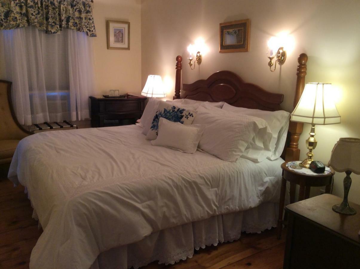 The Red Hook Country Inn, An "Old Rhinebeck" Bed & Breakfast Eksteriør billede