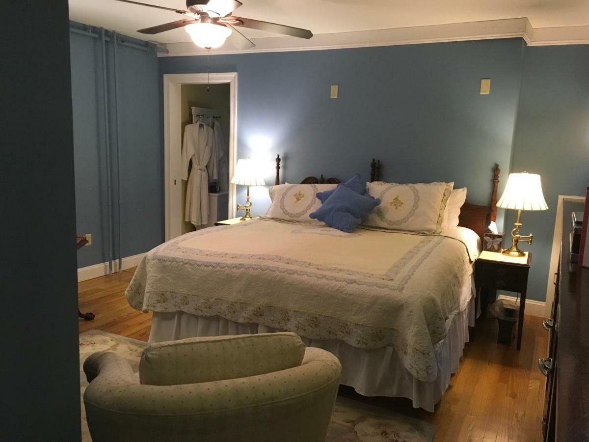 The Red Hook Country Inn, An "Old Rhinebeck" Bed & Breakfast Eksteriør billede