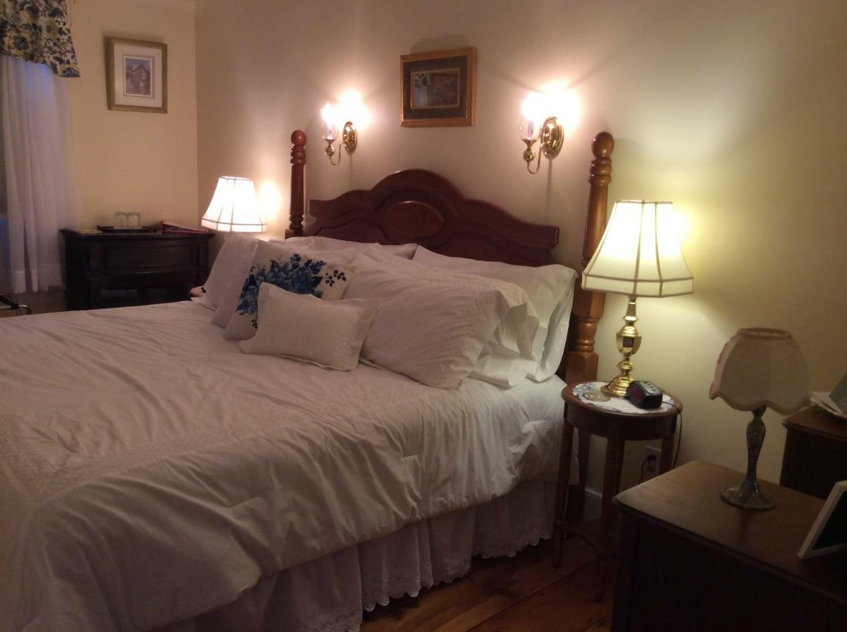 The Red Hook Country Inn, An "Old Rhinebeck" Bed & Breakfast Eksteriør billede