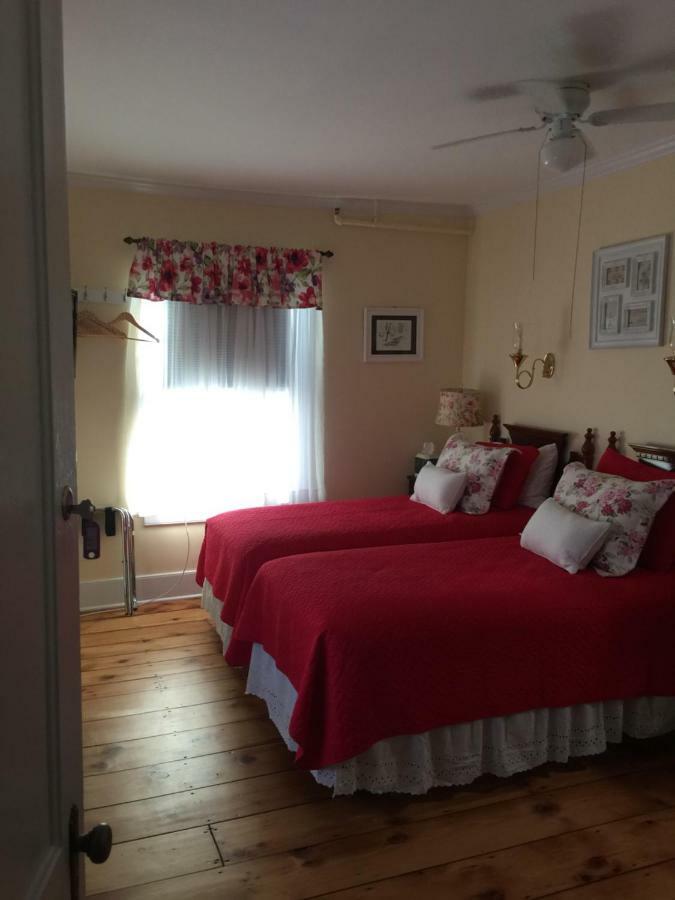 The Red Hook Country Inn, An "Old Rhinebeck" Bed & Breakfast Eksteriør billede