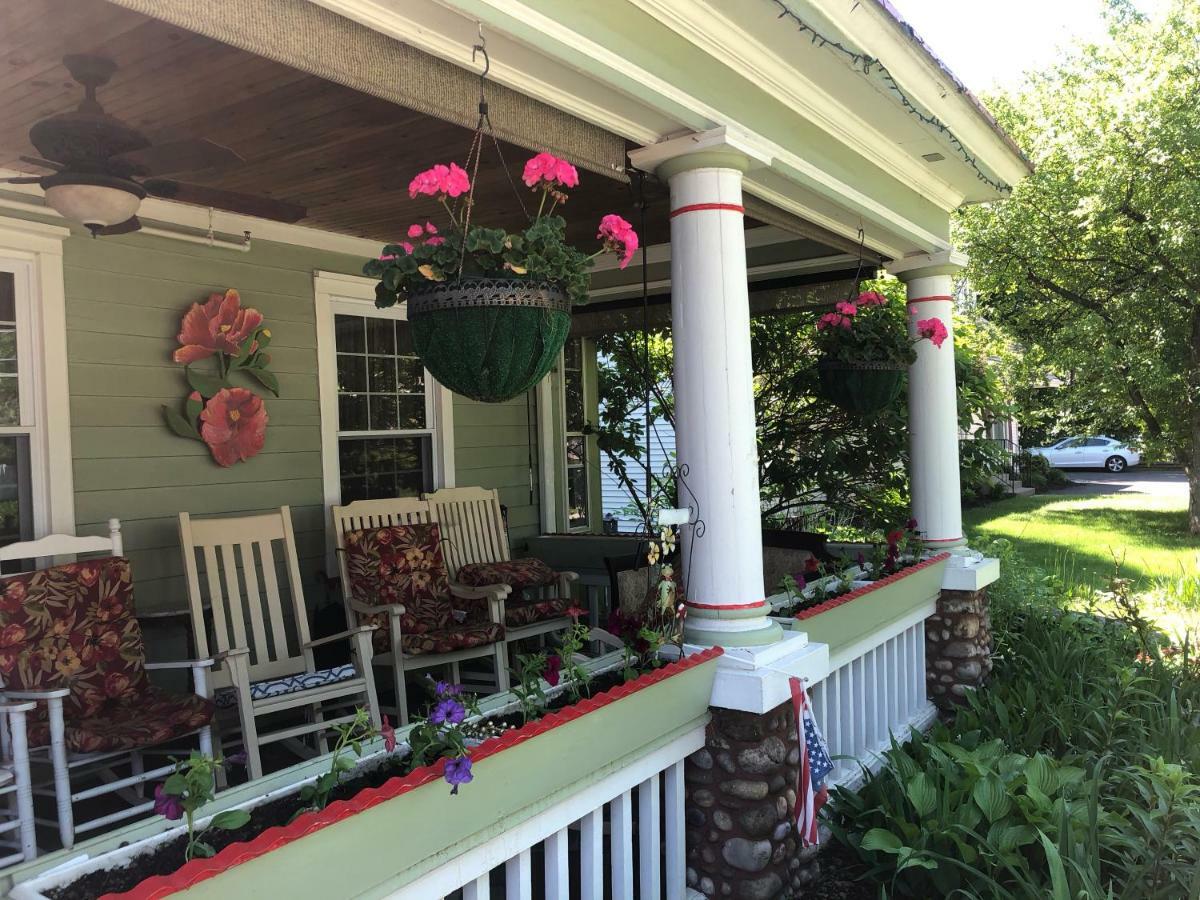 The Red Hook Country Inn, An "Old Rhinebeck" Bed & Breakfast Eksteriør billede