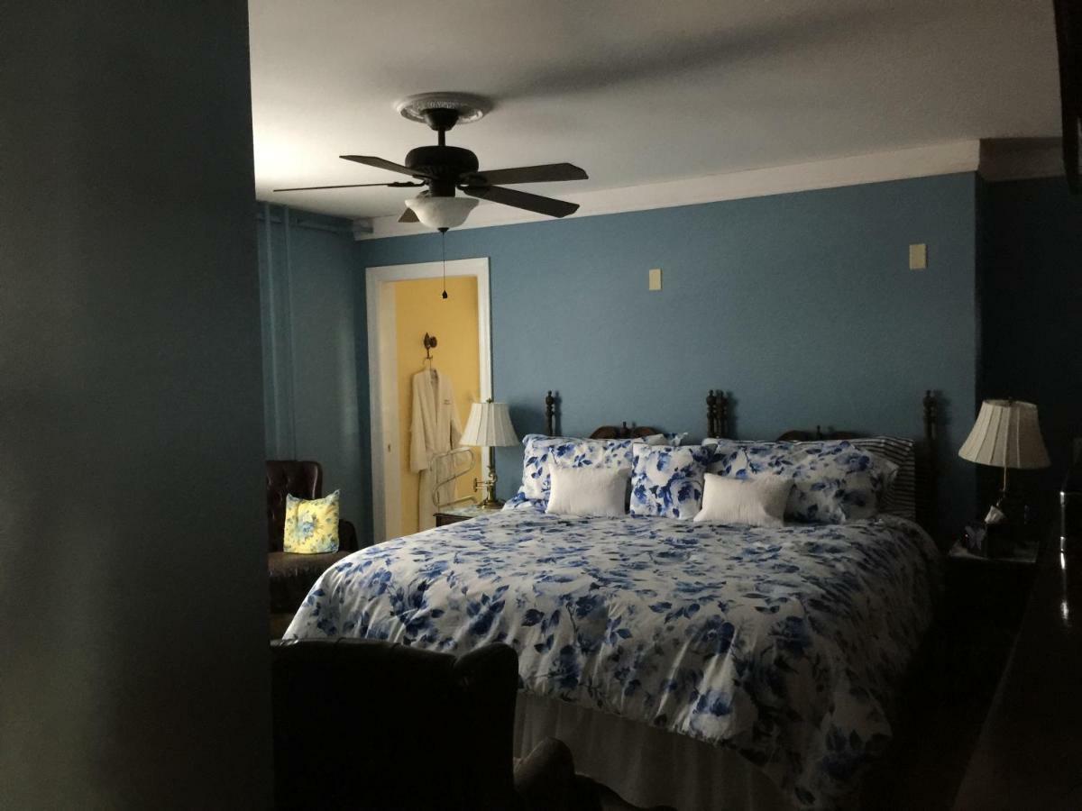 The Red Hook Country Inn, An "Old Rhinebeck" Bed & Breakfast Eksteriør billede