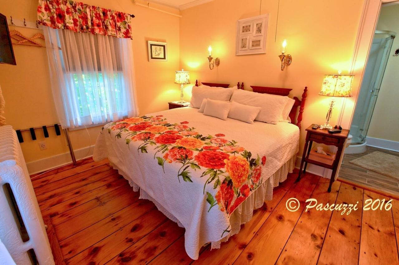 The Red Hook Country Inn, An "Old Rhinebeck" Bed & Breakfast Eksteriør billede